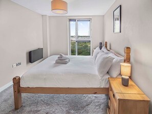 2 bedrooms, iron/ironing board, Internet, bed sheets
