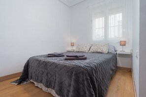 2 habitaciones, tabla de planchar con plancha, wifi y ropa de cama 