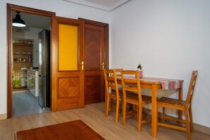 Dining - Brigth Apartment 'Macarena' with Balcony, Wi-Fi and Air Conditioning (Sevilla)