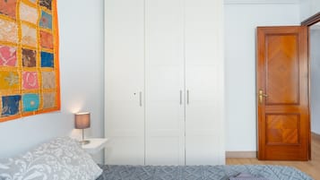 2 habitaciones, tabla de planchar con plancha, wifi y ropa de cama