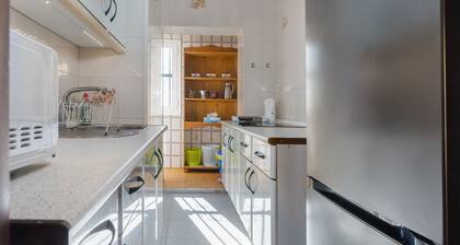 Brigth Apartment 'Macarena' with Balcony, Wi-Fi and Air Conditioning