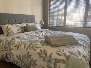 4 bedrooms, iron/ironing board, WiFi, bed sheets