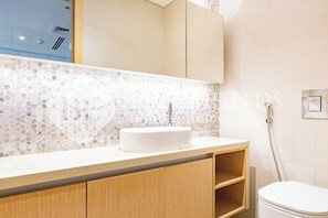 Apartment, 1 Bedroom, Balcony | Bathroom