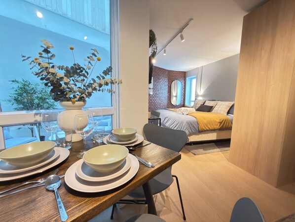 1 chambre, fer et planche à repasser, Wi-Fi, literie fournie