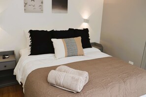 1 bedroom, desk, iron/ironing board, WiFi
