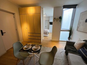 1 chambre, bureau, fer et planche à repasser, Wi-Fi