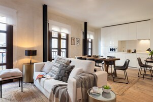 Comfort Apartment, 1 Bedroom | Down comforters, memory foam beds, in-room safe, laptop workspace