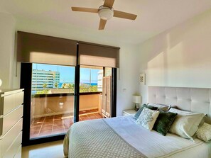 3 quartos, ferros/tábuas de passar roupa, berço de viagem