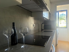Refrigerador, microondas, horno y lavavajillas 