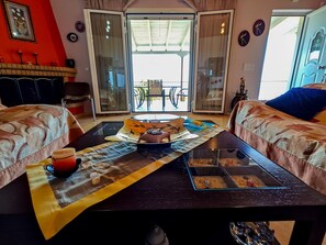 アイロン / アイロン台、WiFi (無料)、ベッドシーツ