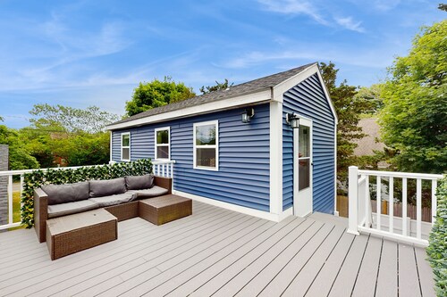 Private suite with roof deck, near golf, bus stop, shops, and trails