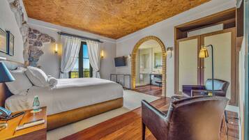 Suite estándar | Caja fuerte, cortinas opacas, wifi gratis y ropa de cama