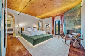 Luxury Suite, Garden View