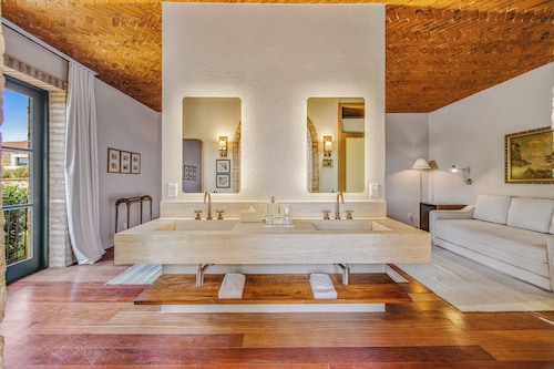 Hotel Borgo Del Vino