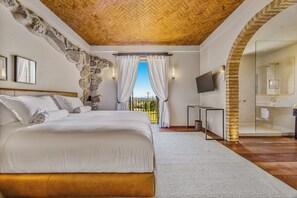Standard Suite, Garden View | In-room safe, blackout curtains, free WiFi - Hotel Borgo Del Vino (Areal)