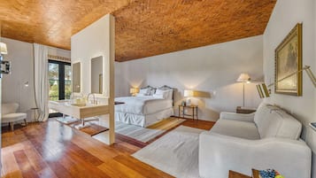 Suite Premium, vista al jardín | Caja de seguridad en la habitación, cortinas blackout y wifi gratis