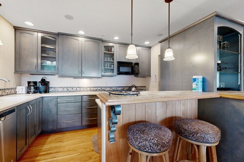 Lakefront condo with deck, gorgeous view, fireplace, & W/D