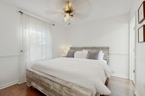 4 bedrooms, Internet, bed sheets