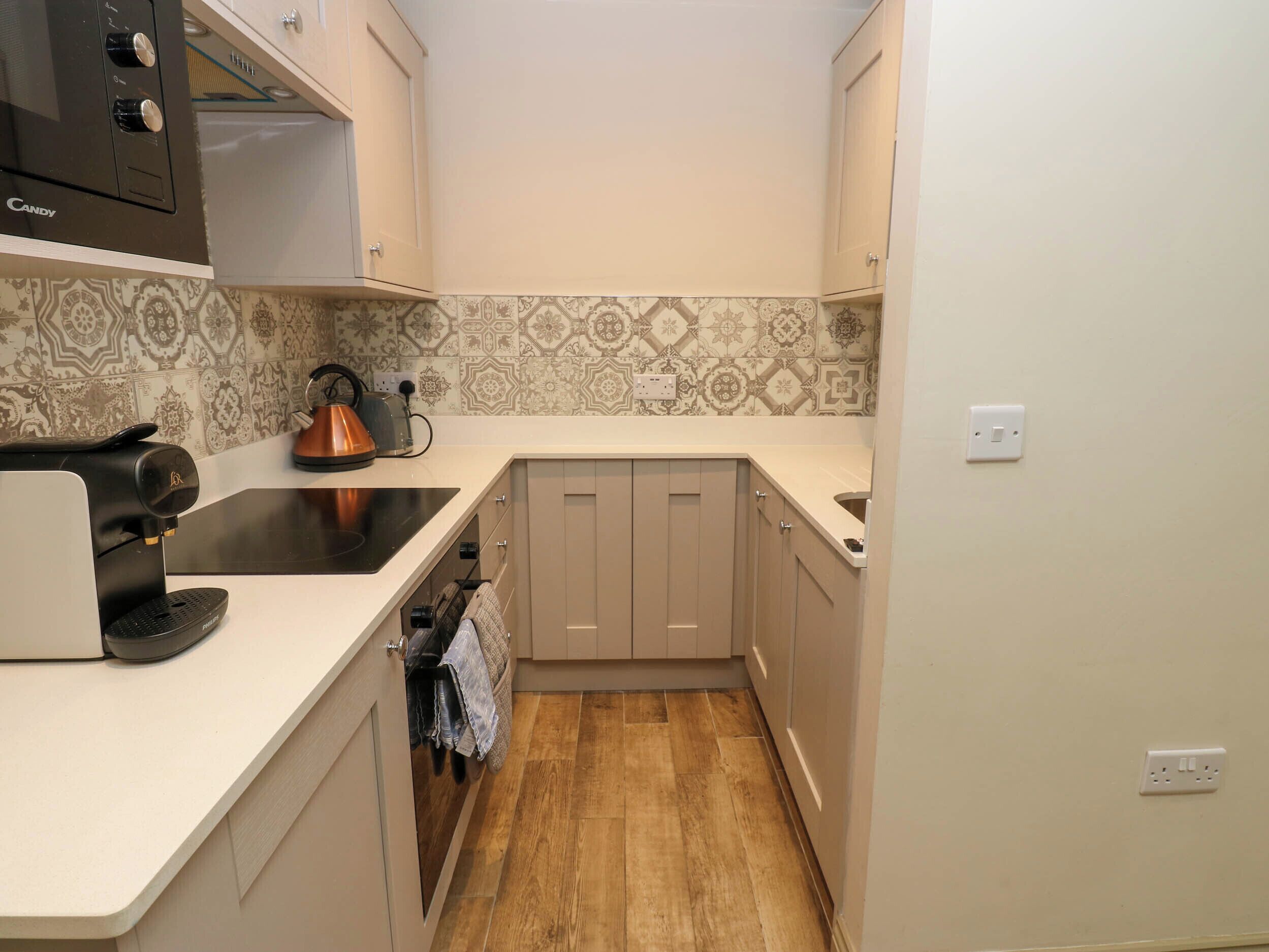 Dishwasher, cookware/dishes/utensils