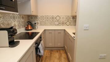 Dishwasher, cookware/dishes/utensils