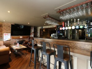 Bar (on property) - Cosy Cottage 2 (Durham)