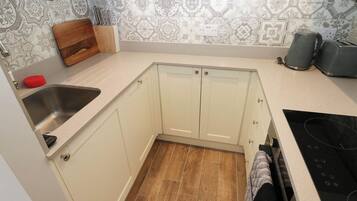 Oppvaskmaskin og kjøkkenutstyr