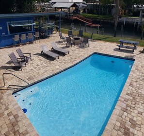 Ulkouima-allas, lämmitetty uima-allas