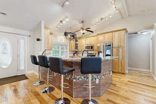 Relaxing Lake Anna getaway with games, fire pit, deck & room to unwind