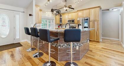 Relaxing Lake Anna getaway with games, fire pit, deck & room to unwind