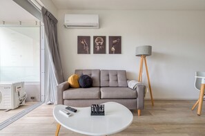 En 32-tommers smart-TV med kabel-kanaler