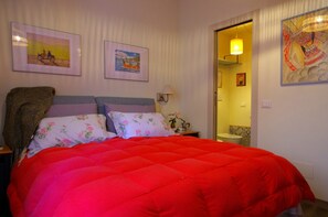 2 chambres, coffre-fort, fer et planche à repasser