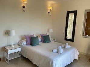 2 habitaciones, cunas y ropa de cama 
