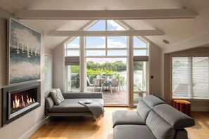 TV, fireplace, offices