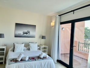 3 bedrooms, cots/infant beds, bed sheets - Villa Horizon Salobre 10 (San Bartolomé de Tirajana)