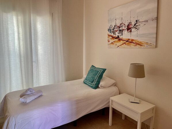 3 bedrooms, cribs/infant beds, bed sheets