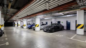 Aparcamiento sin asistencia (400 CZK por día)