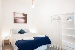 2 عدّة غرف نوم وملاءات أسرّة