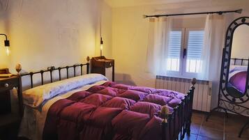 3 chambres, fer et planche Ă repasser, draps fournis