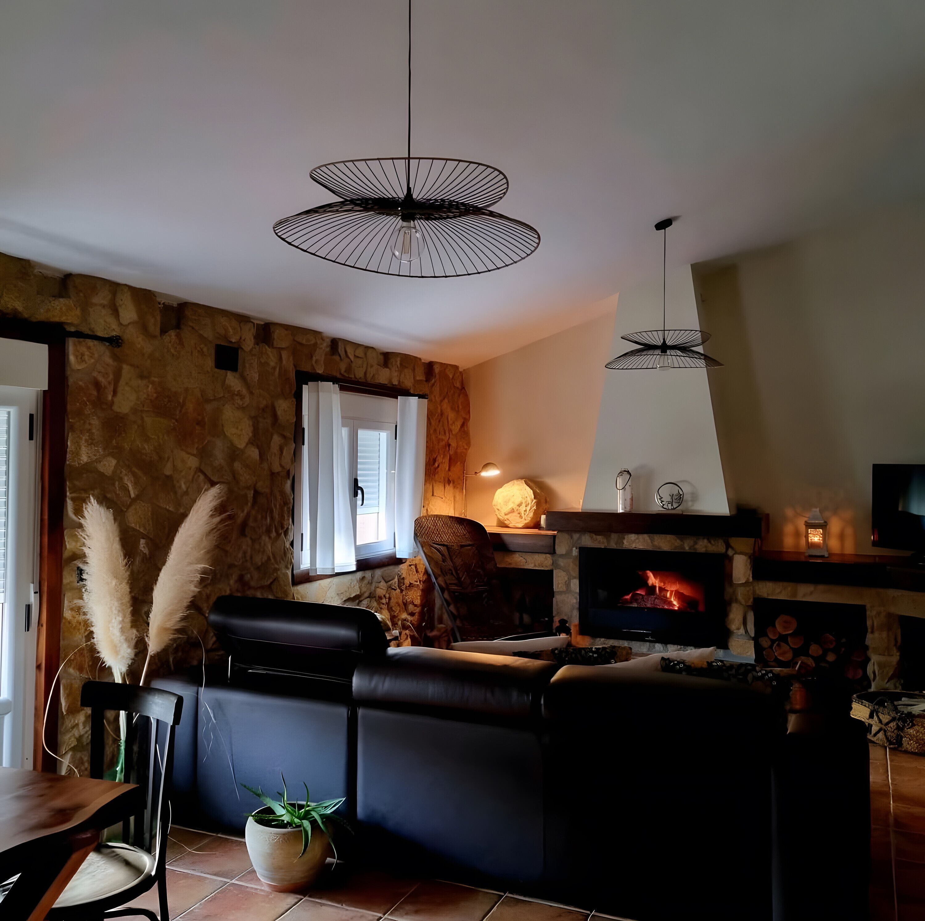 Televisión y chimenea 