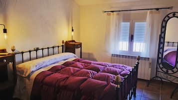 3 bedrooms, iron/ironing board, bed sheets