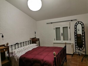 3 bedrooms, iron/ironing board, bed sheets