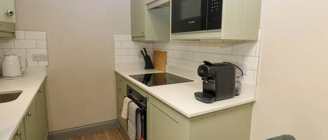 เครื่องล้างจาน, เครื่องครัว/จาน/ช้อนส้อม