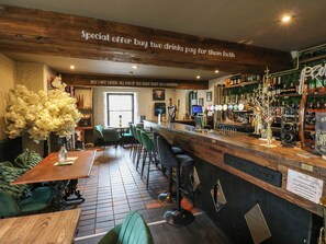 Bar (on property) - Spacious Cottage Number 5 (Durham)