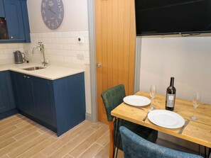 Dining - Courtyard Cottage Number 6 (Durham)