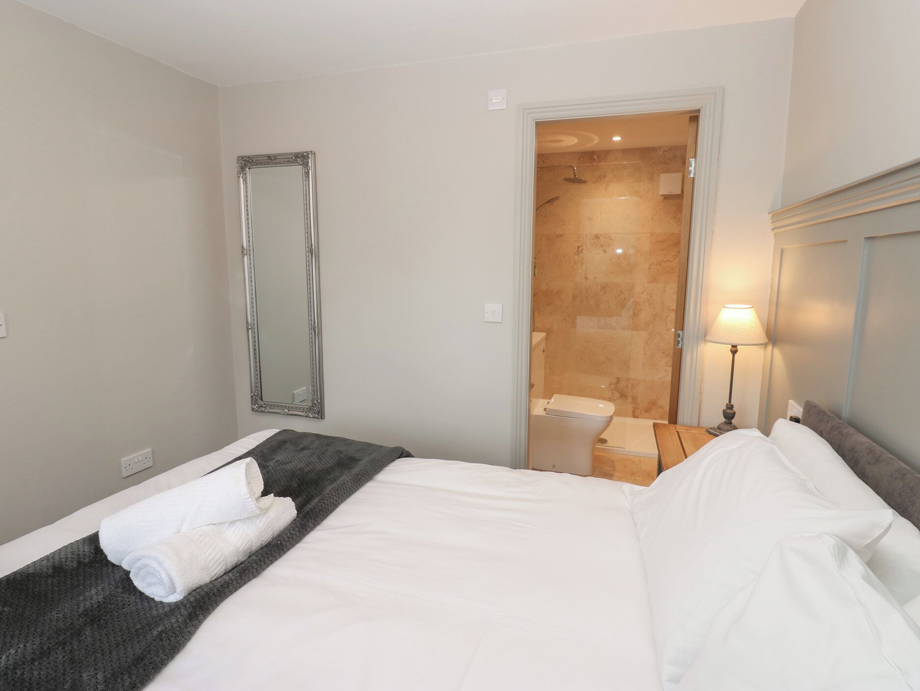 1 slaapkamer, individueel gedecoreerd, individueel gemeubileerd