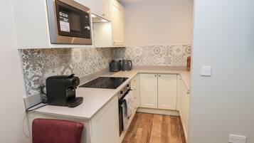 Dishwasher, cookware/dishes/utensils