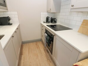 Dishwasher, cookware/dishes/utensils - Cottage 9 (Durham)