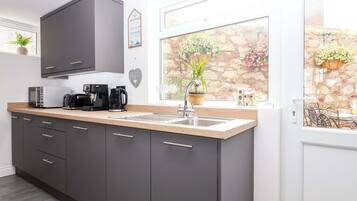 Lava-louças, talheres/pratos/utensílios de cozinha