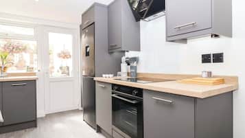 Dishwasher, cookware/dishes/utensils