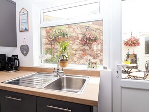Dishwasher, cookware/dishes/utensils